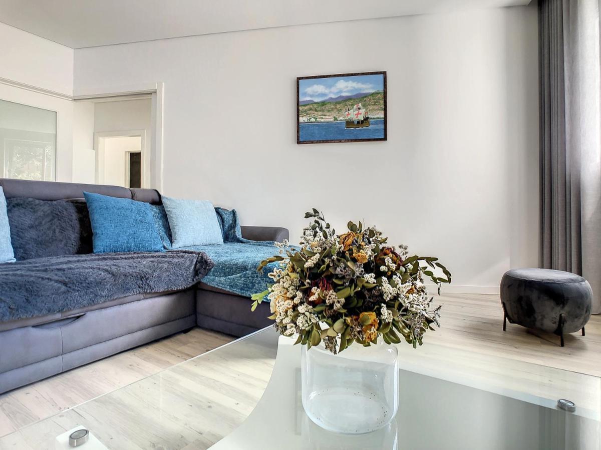 פונשל Uptown Apartment By Lovelystay מראה חיצוני תמונה