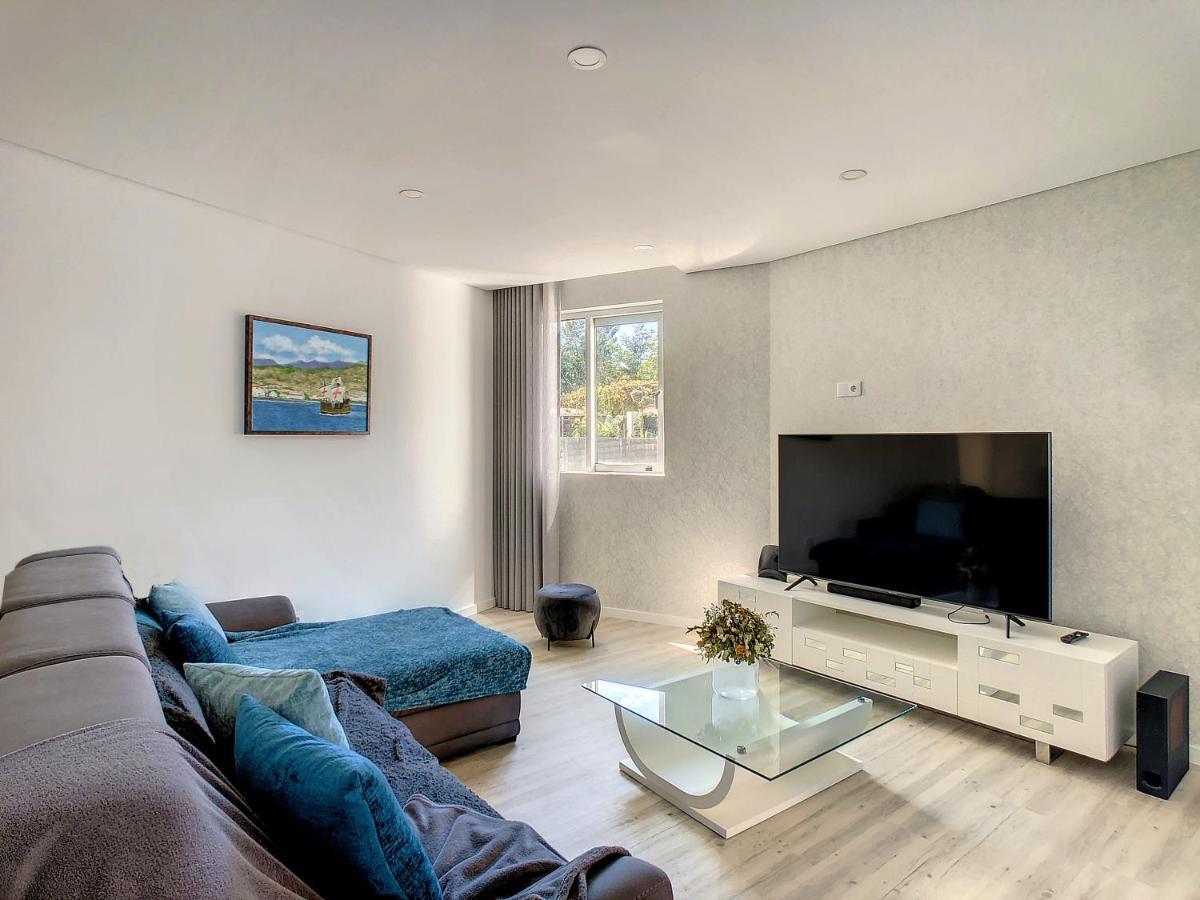 פונשל Uptown Apartment By Lovelystay מראה חיצוני תמונה