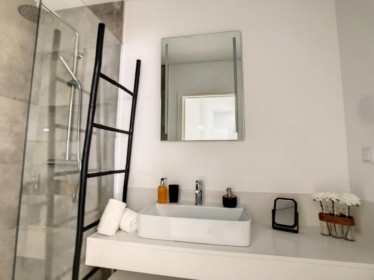 פונשל Uptown Apartment By Lovelystay מראה חיצוני תמונה
