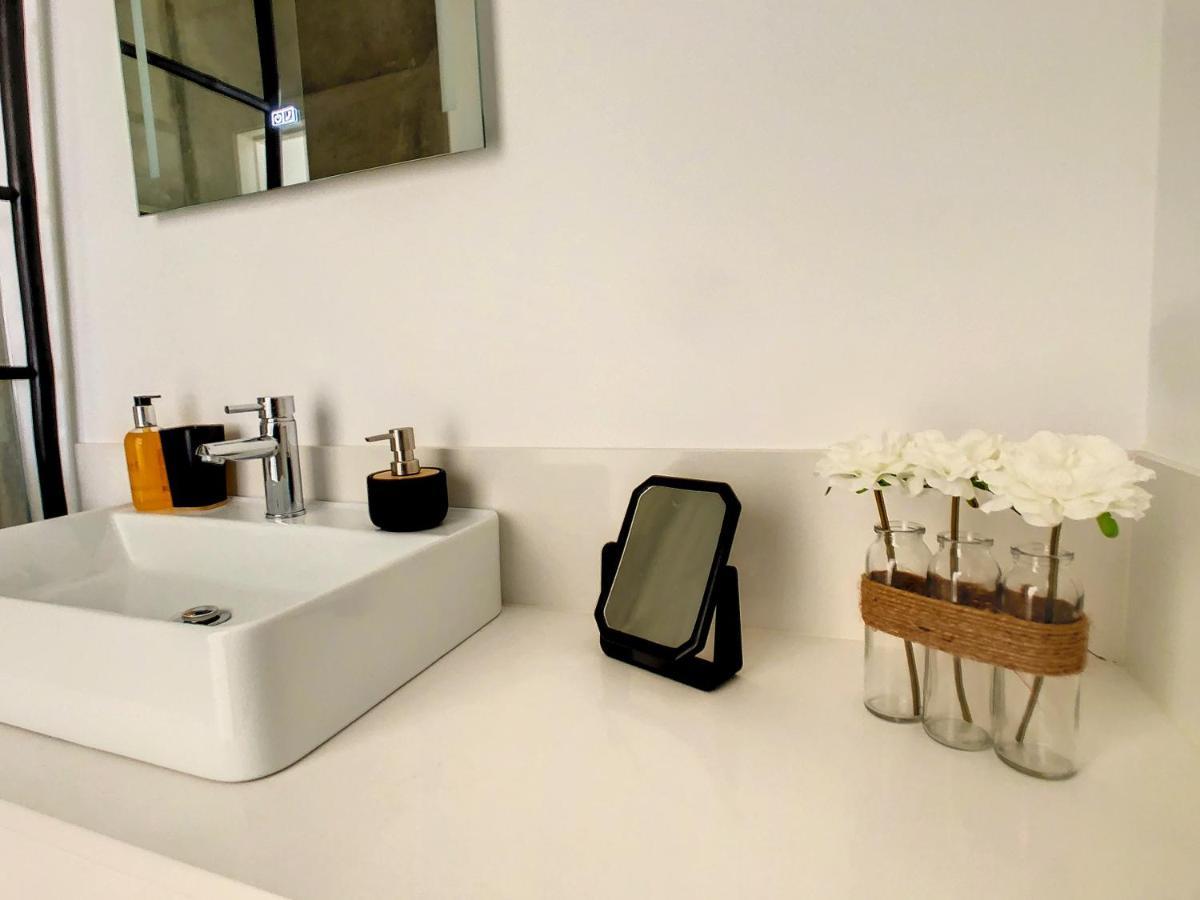 פונשל Uptown Apartment By Lovelystay מראה חיצוני תמונה