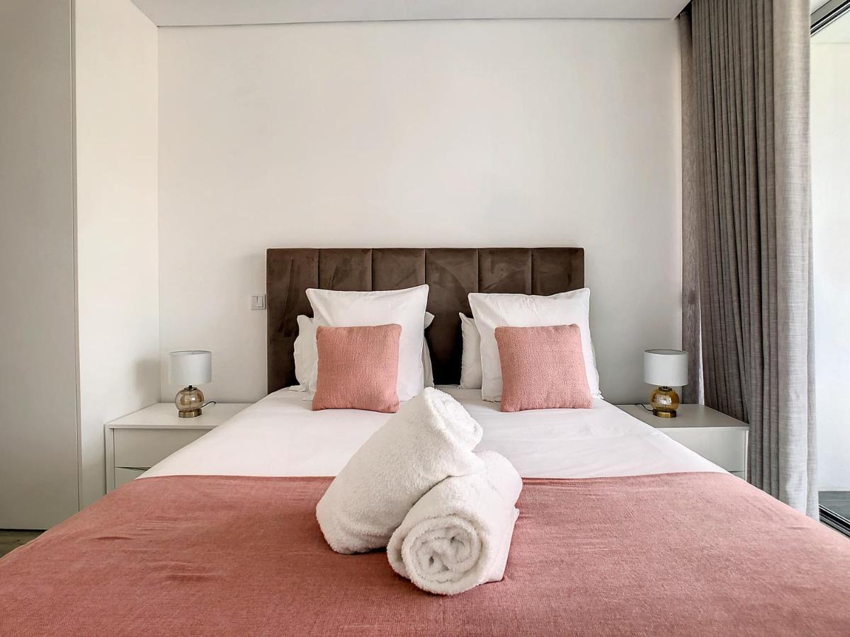 פונשל Uptown Apartment By Lovelystay מראה חיצוני תמונה